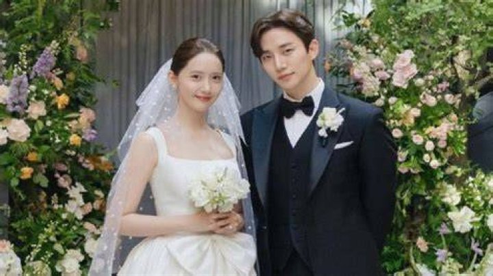 Are Yoona and Junho Dating? Everything About Their Dating History Are Yoona and Junho Dating? Everything About Their Dating History