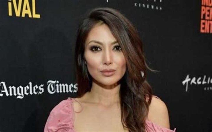 Chasty Ballesteros holds a net worth of $400,000 as of 2019.
