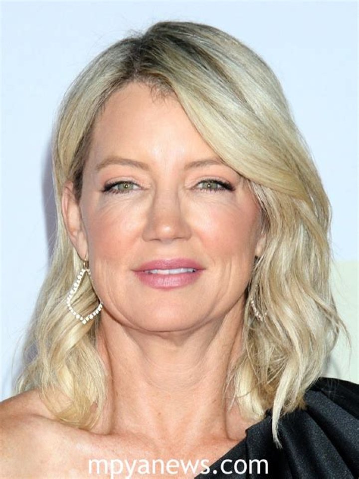 Cynthia Watros Net Worth