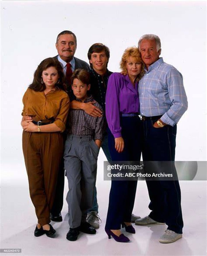Ilene Graff, Christopher Hewett, Rob Stone, Bob Uecker, Tracy Wells