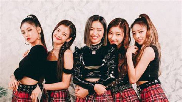 ITZY Yuna band ITZY Yuna band