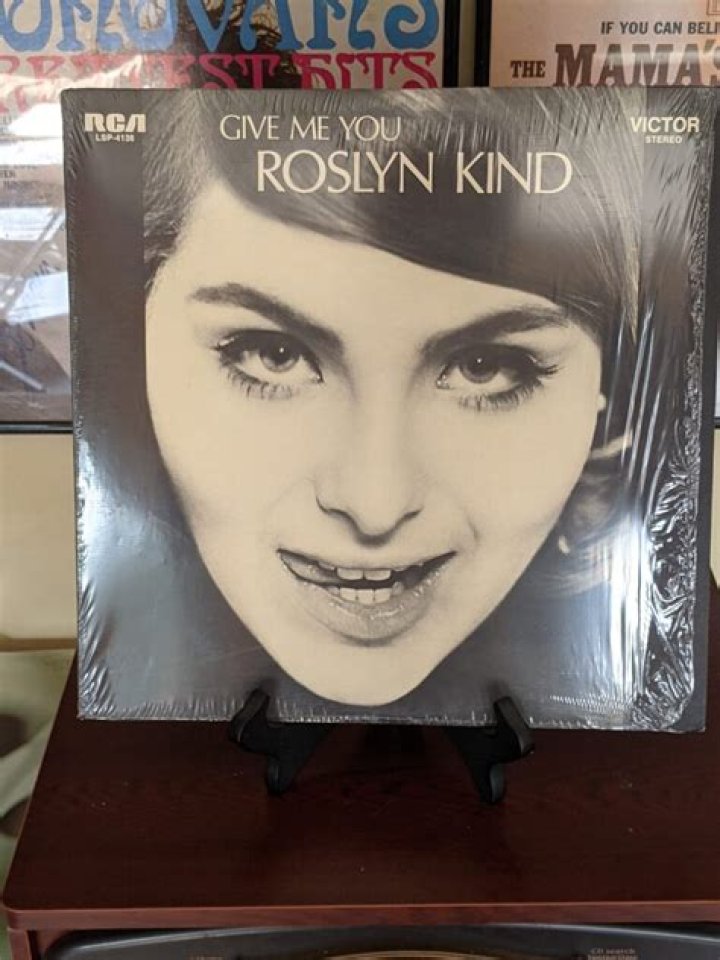 Roslyn Kind Net Worth